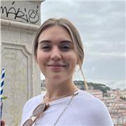 ragazza diplomata offre ripetizioni e aiuto compiti in tutte le materie per ragazzi e bambini di elementari e medie